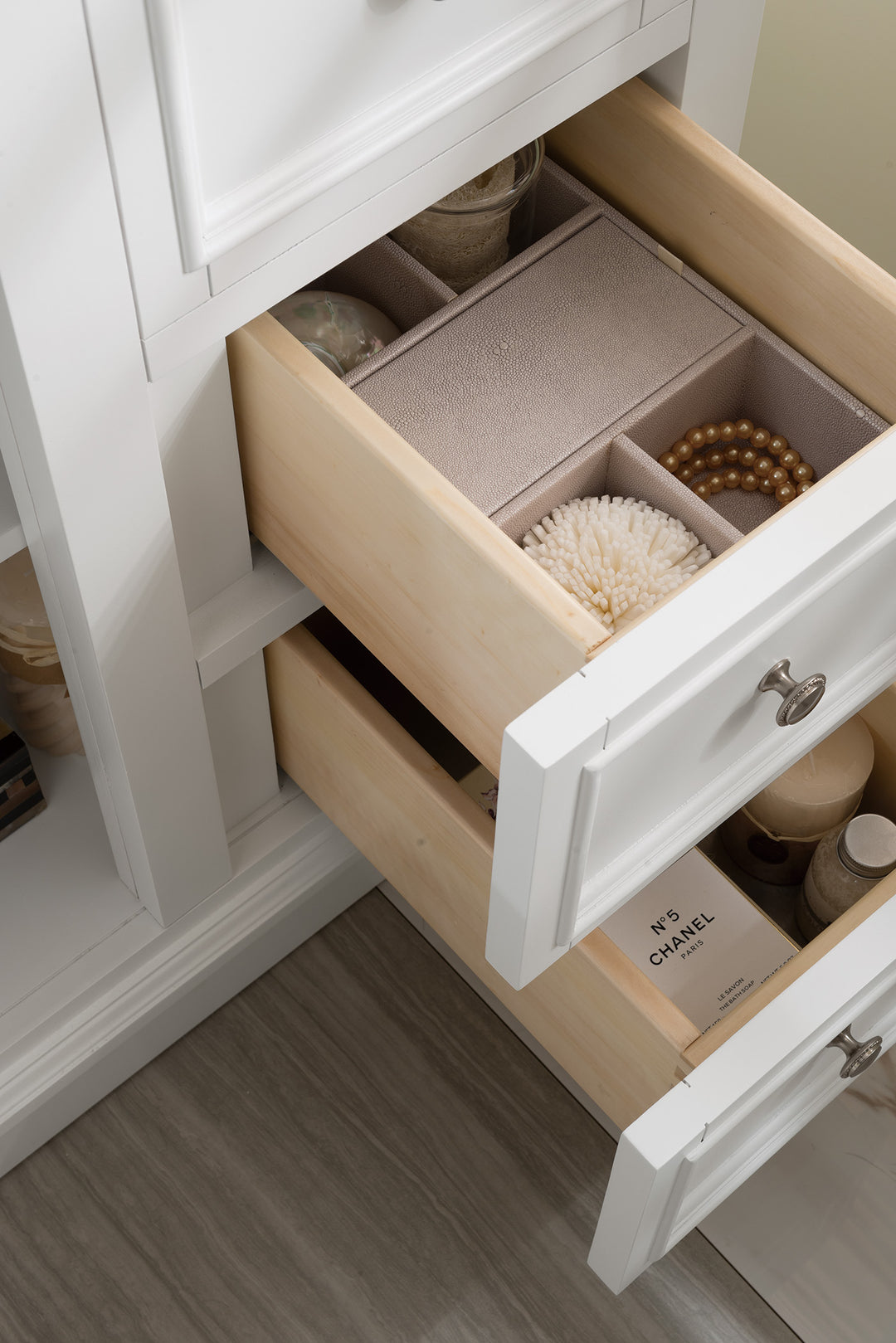 De Soto 30" Single Vanity, Bright White w/ 3 CM White Zeus Silestone Top