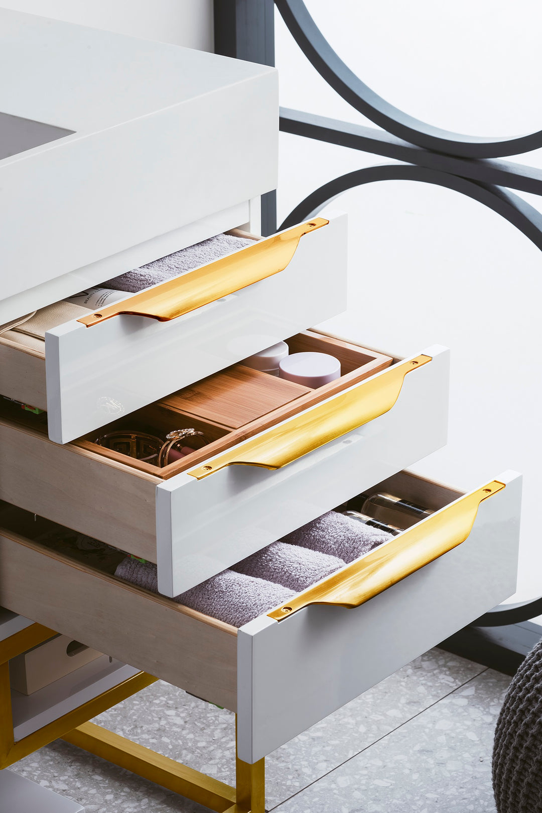 Columbia 36" Single Vanity, Glossy White, Radiant Gold w/ Glossy White Composite Stone Top