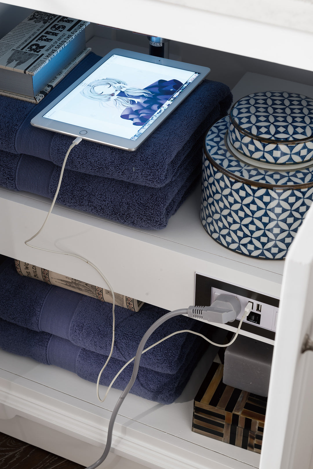 De Soto 72" Double Vanity, Bright White w/ 3 CM Charcoal Soapstone Silestone Top