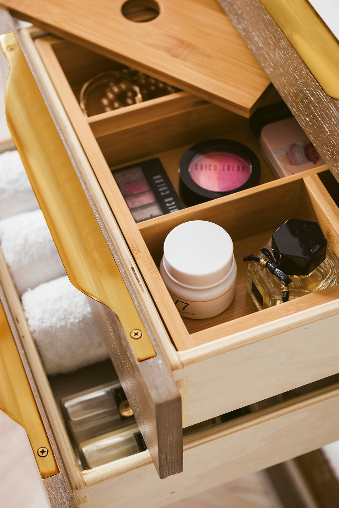 Columbia 36" Single Vanity, Latte Oak, Radiant Gold w/ Glossy White Composite Stone Top