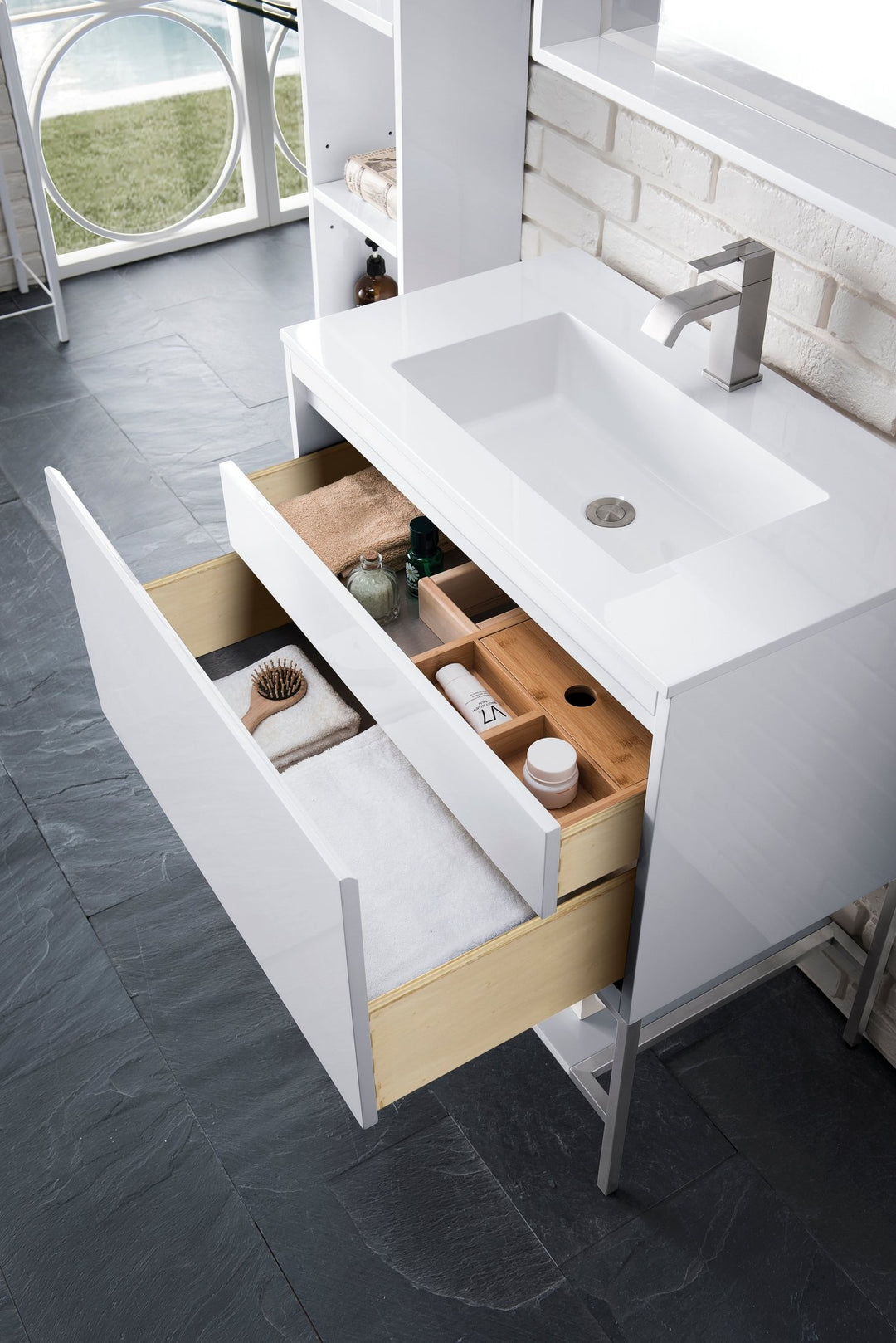 Mantova 31.5" Single Vanity, Glossy White w/ Glossy White Composite Stone Top