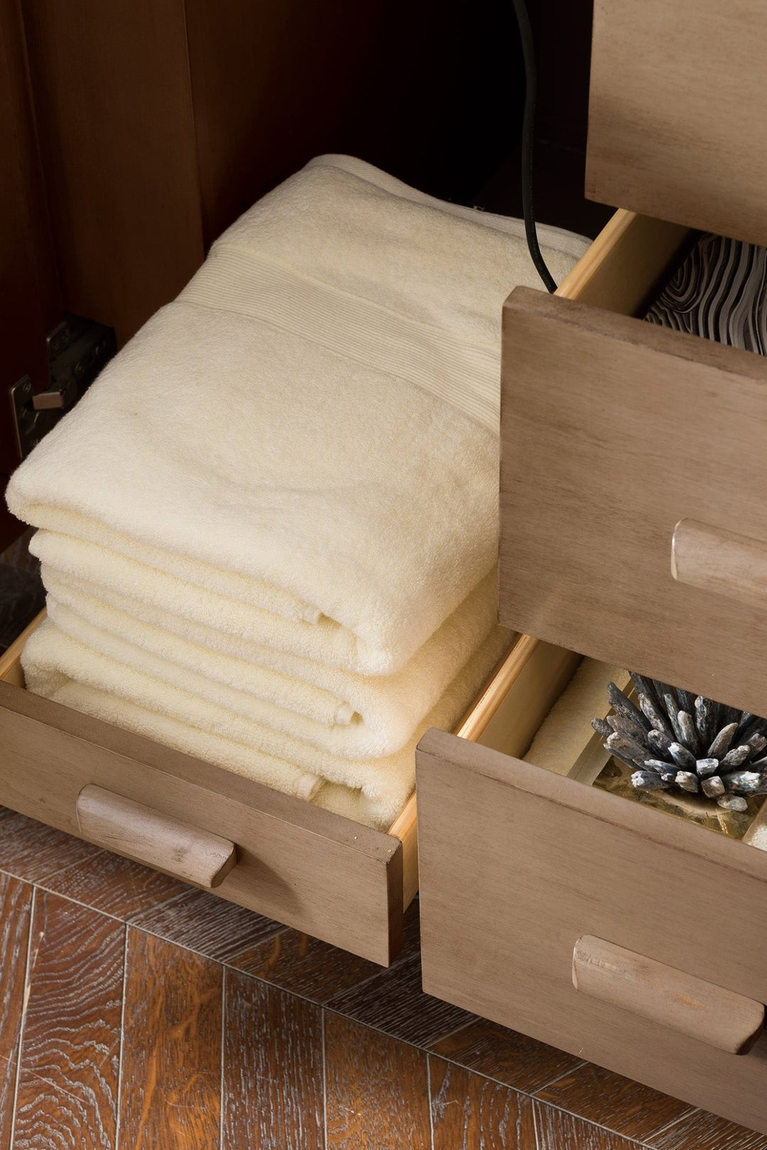 Portland 48" Single Vanity Whitewashed Walnut w/ 3 CM Eternal Jasmine Pearl Silestone Top w/FreePower Wireless Charger
